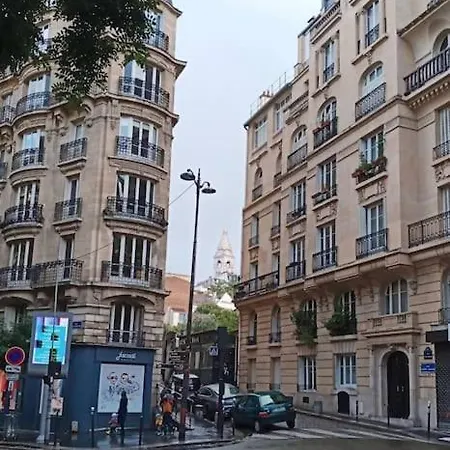 A Sacre Coeur Apartment