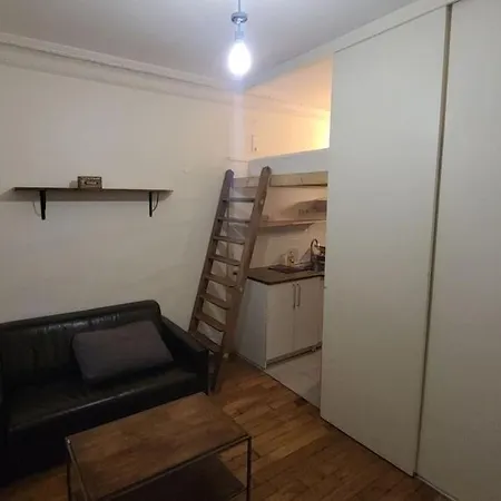 A Sacre Coeur Apartment *
